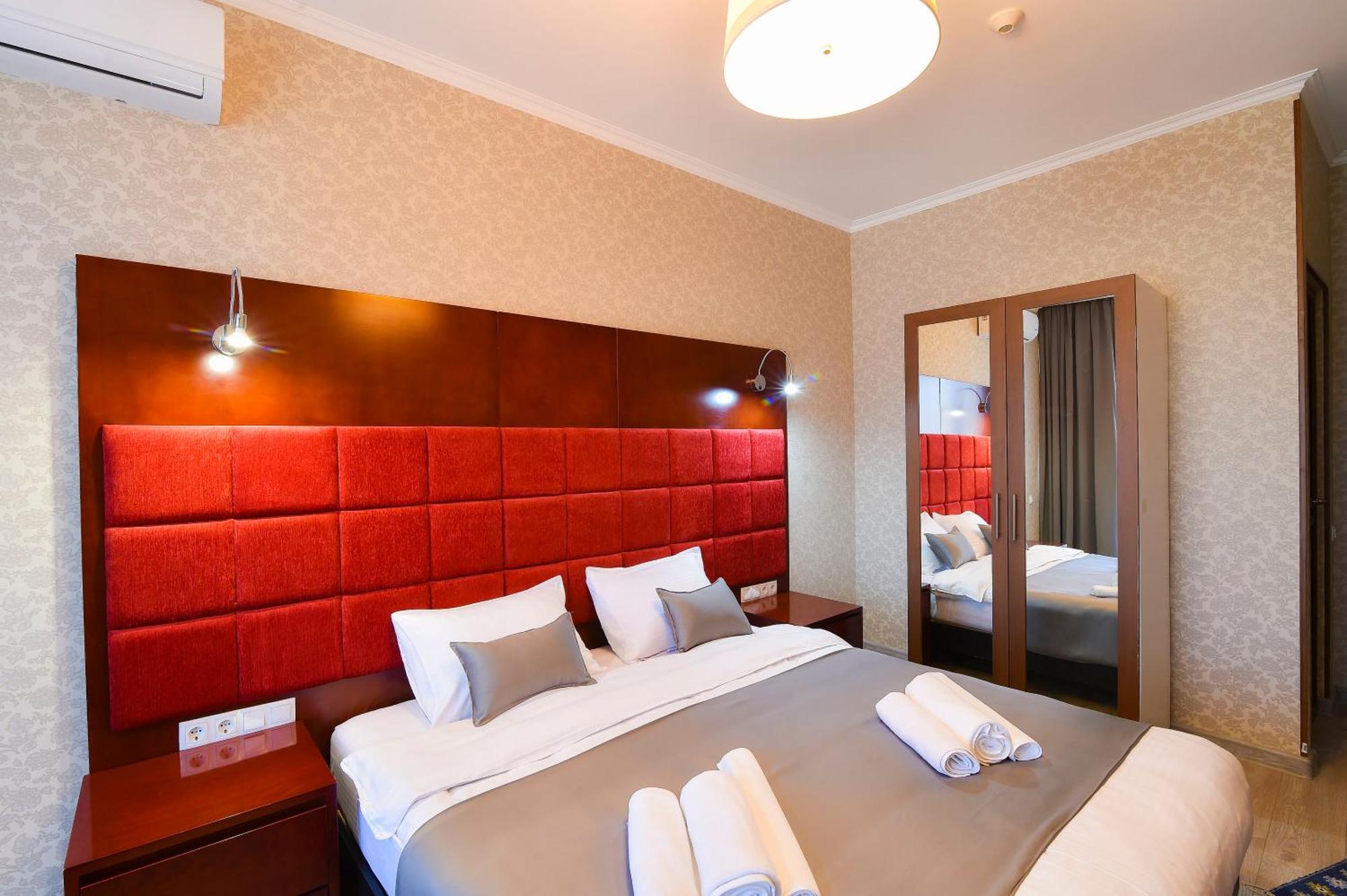 Kraveli Hotel Tbilisi Exteriör bild
