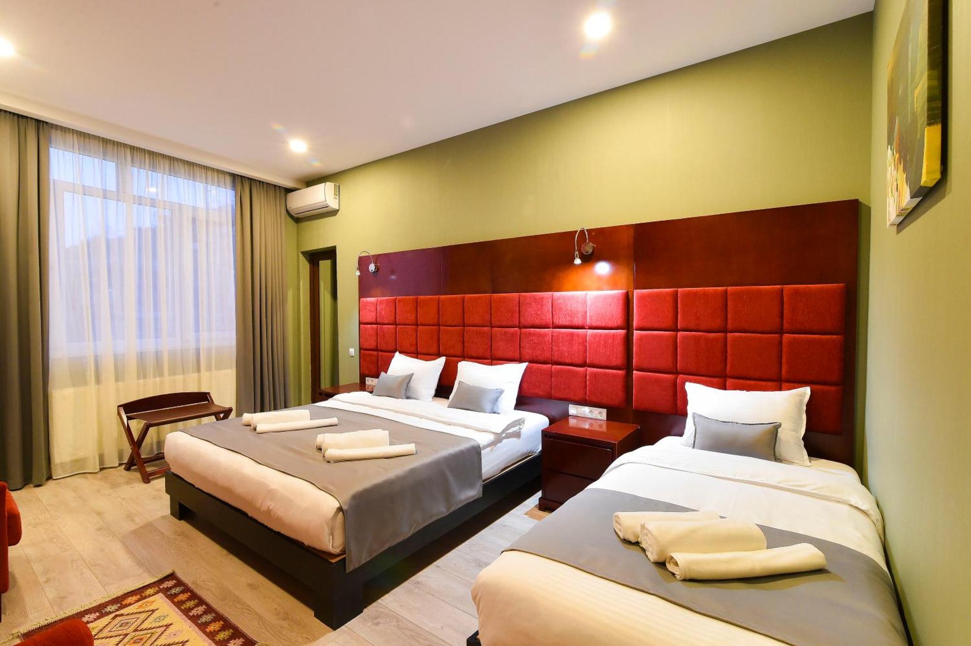 Kraveli Hotel Tbilisi Exteriör bild