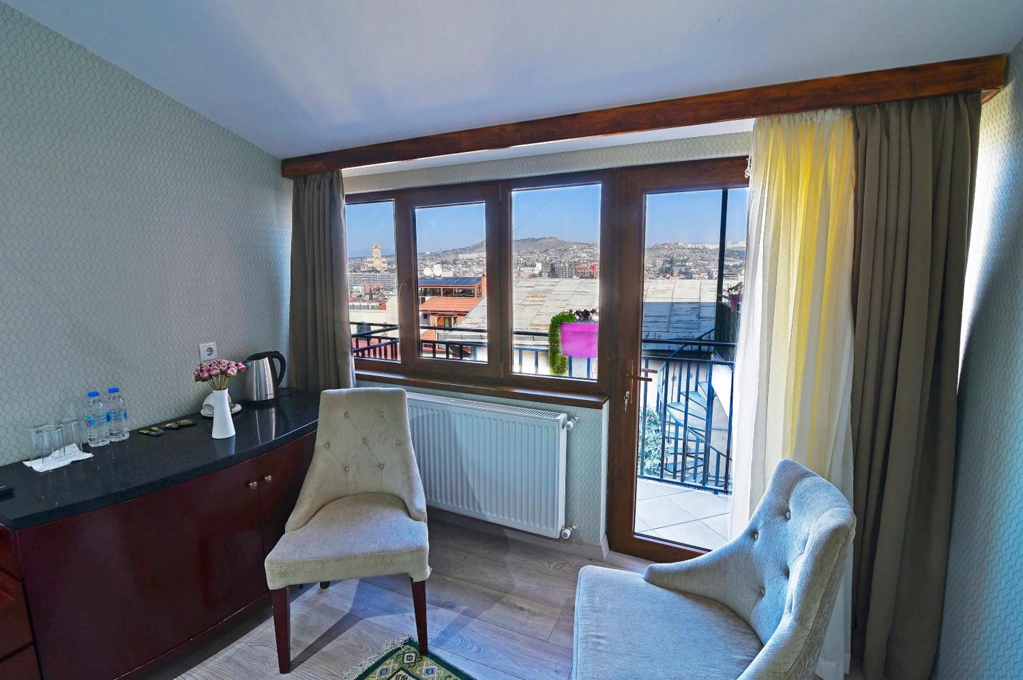 Kraveli Hotel Tbilisi Exteriör bild
