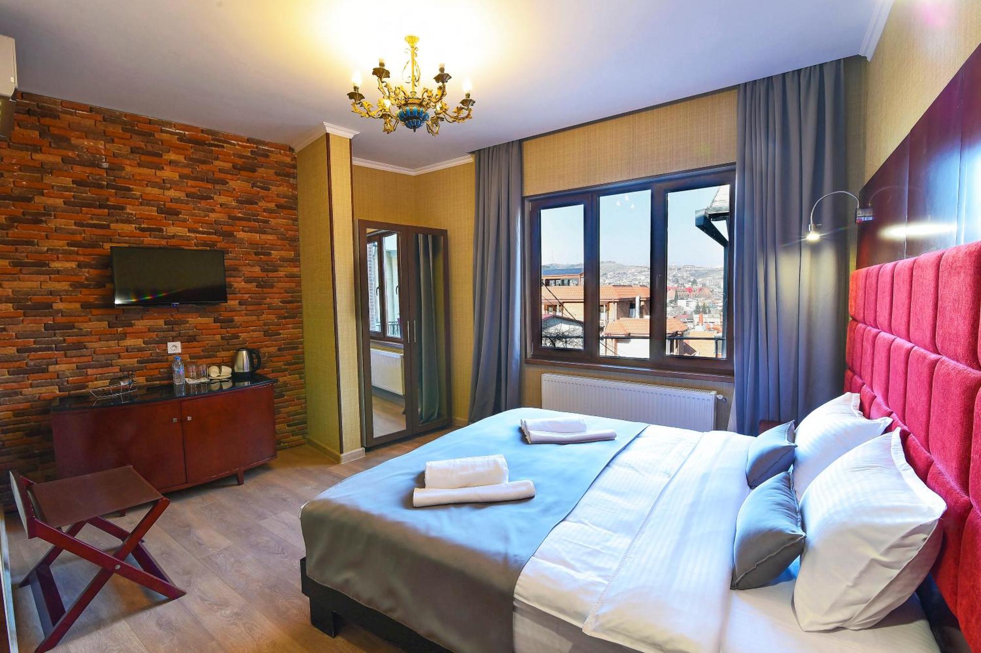 Kraveli Hotel Tbilisi Exteriör bild
