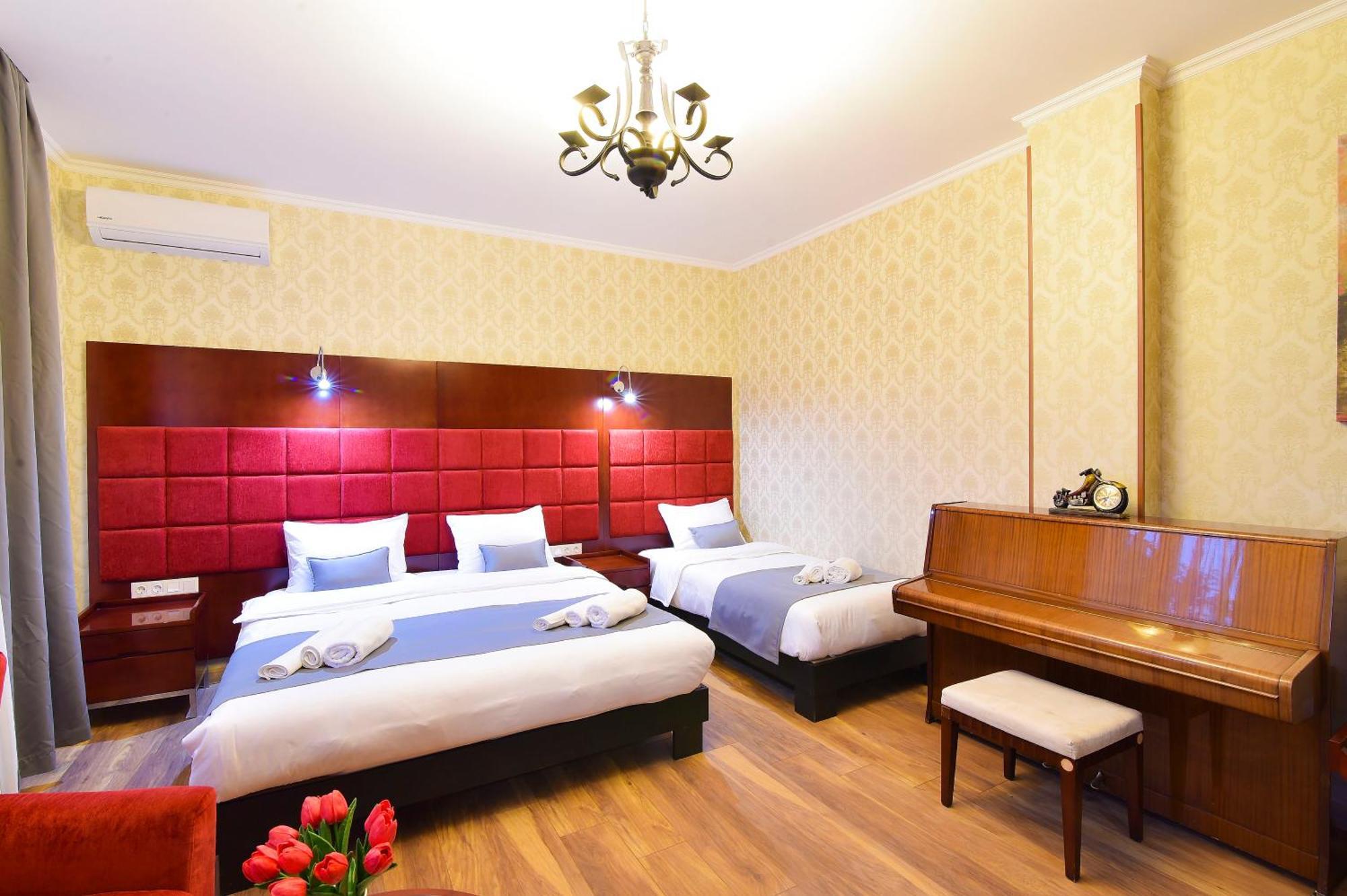Kraveli Hotel Tbilisi Exteriör bild