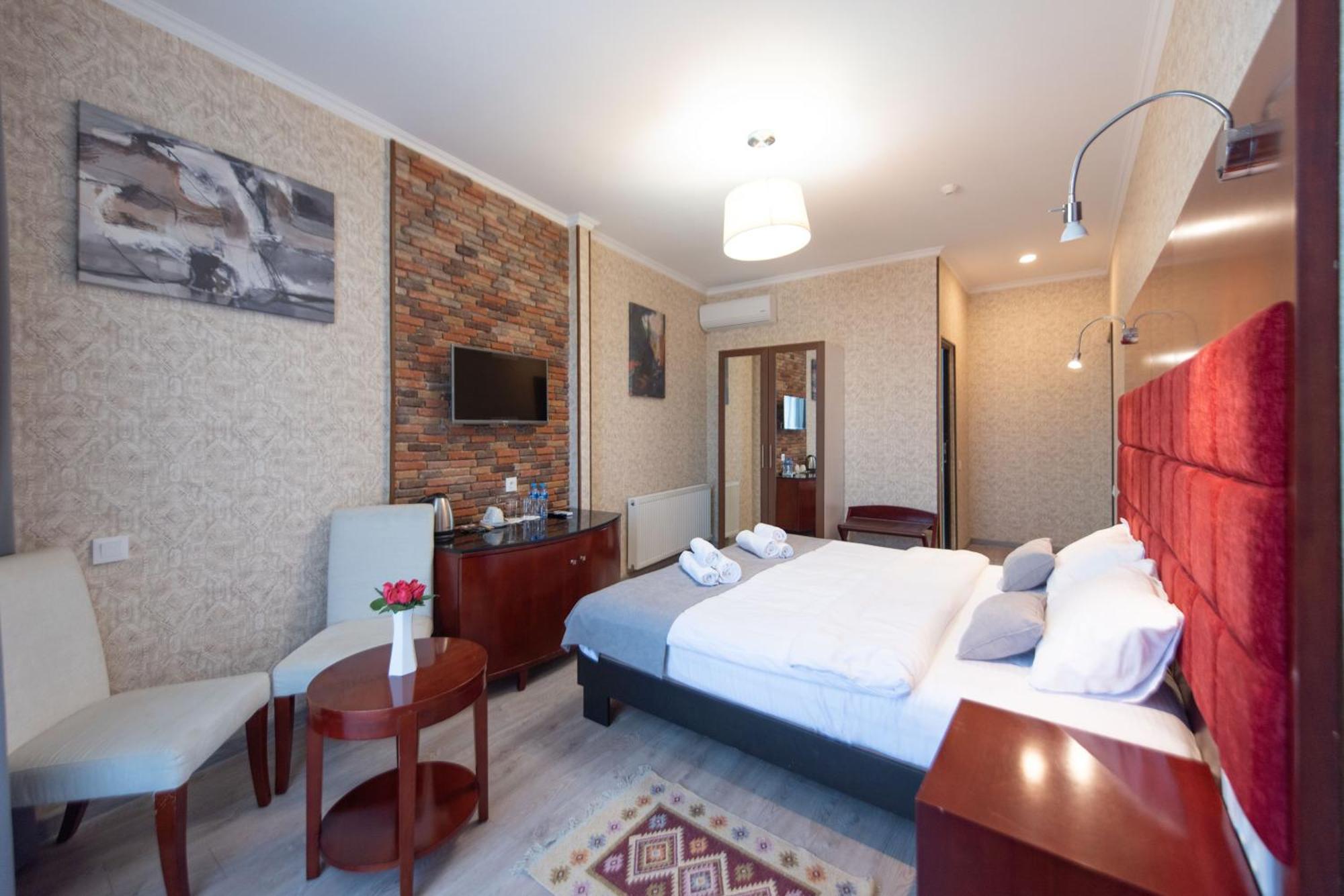 Kraveli Hotel Tbilisi Exteriör bild