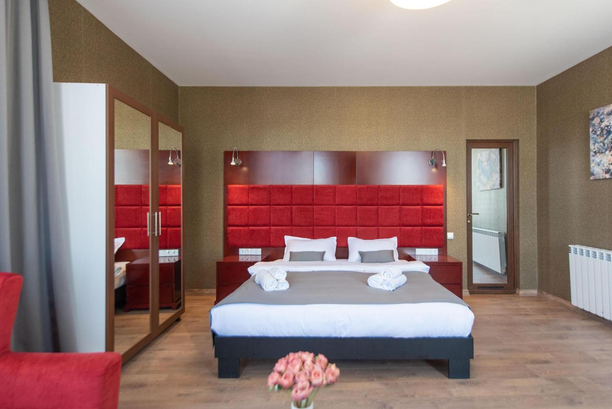Kraveli Hotel Tbilisi Exteriör bild