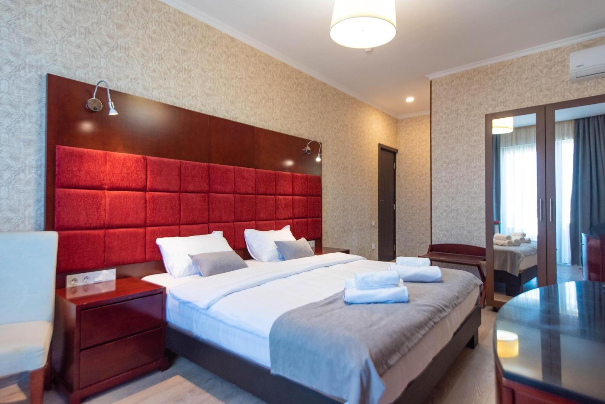 Kraveli Hotel Tbilisi Exteriör bild