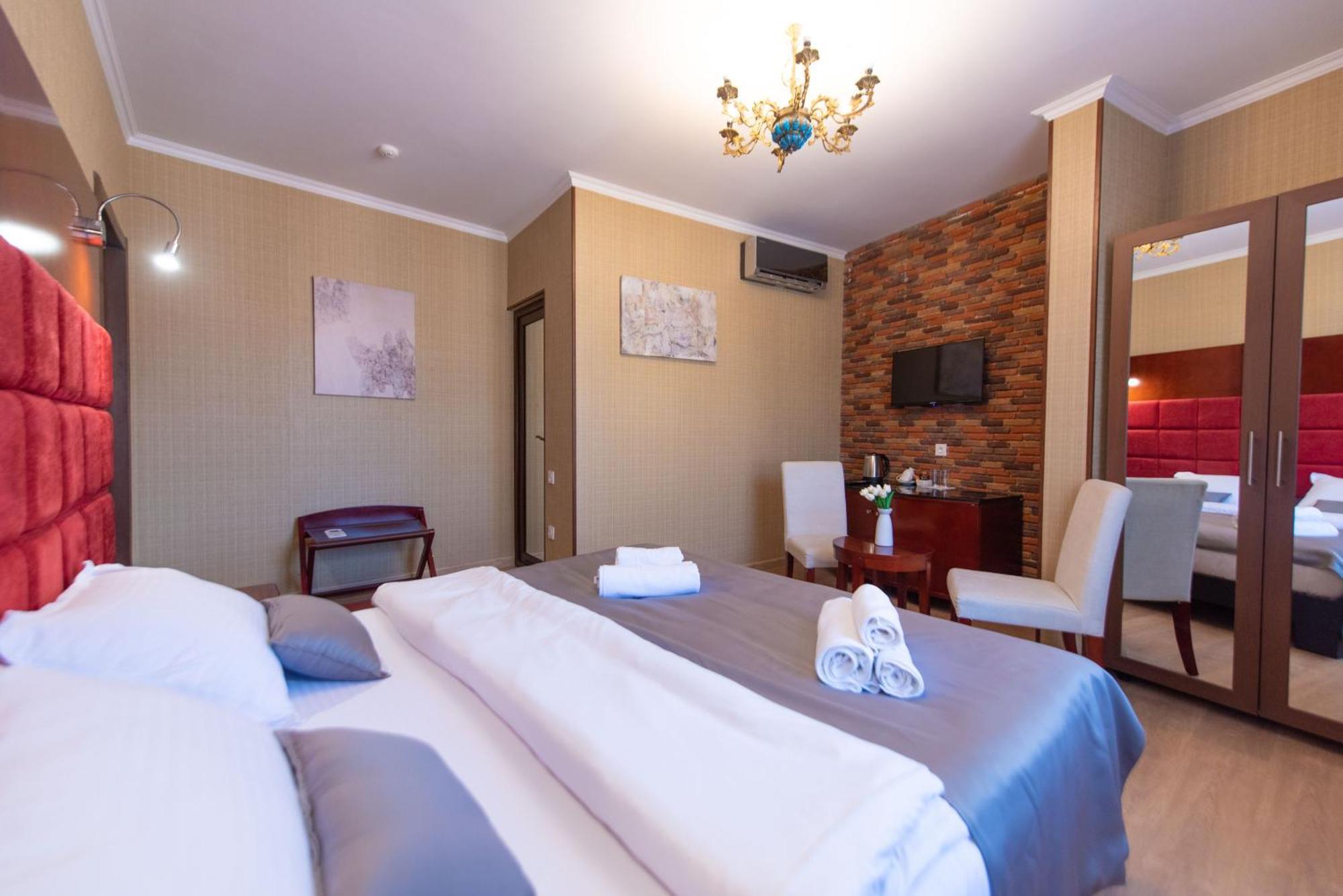 Kraveli Hotel Tbilisi Exteriör bild
