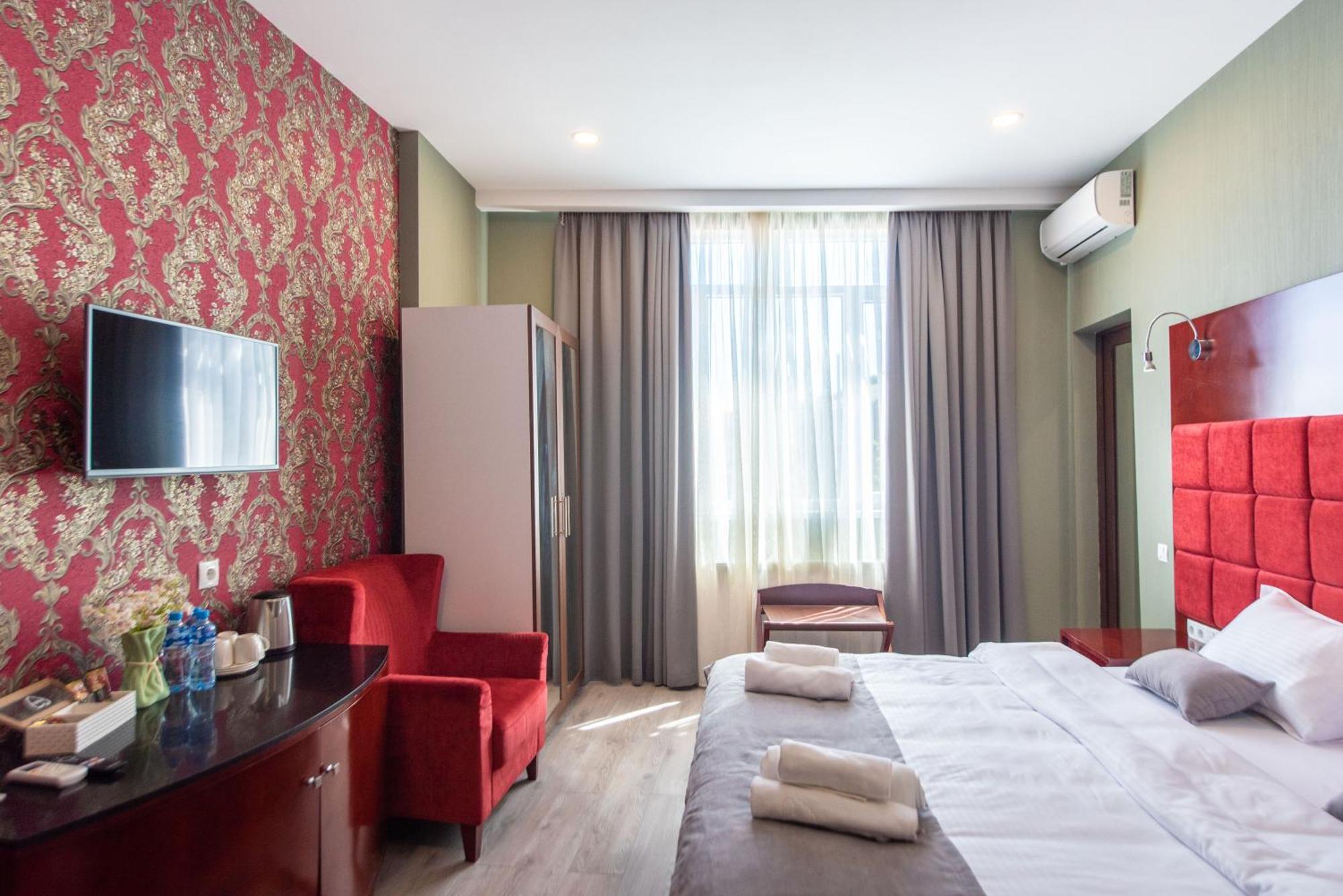 Kraveli Hotel Tbilisi Exteriör bild
