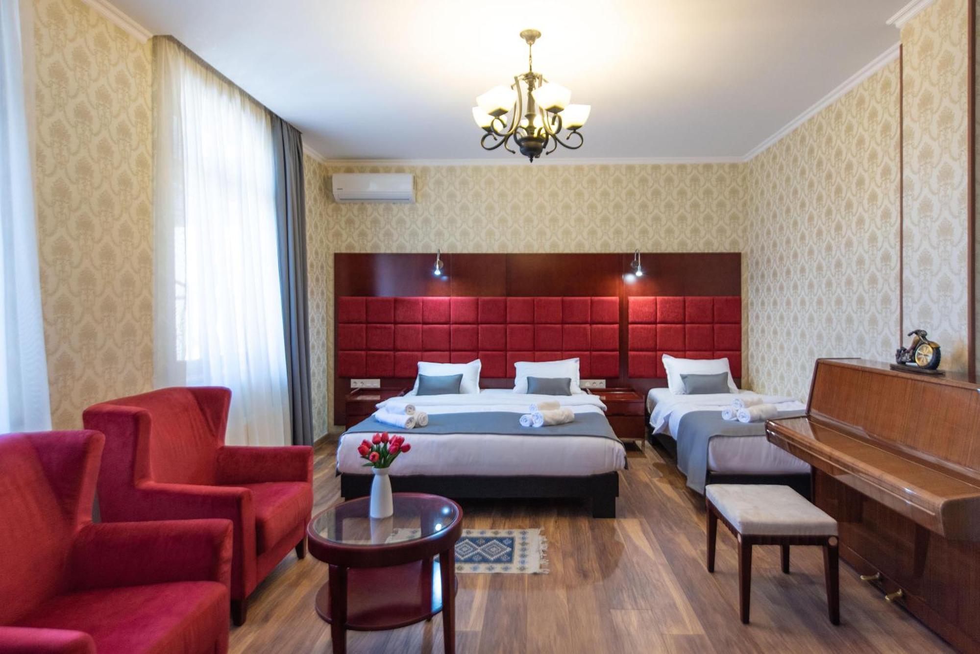 Kraveli Hotel Tbilisi Exteriör bild